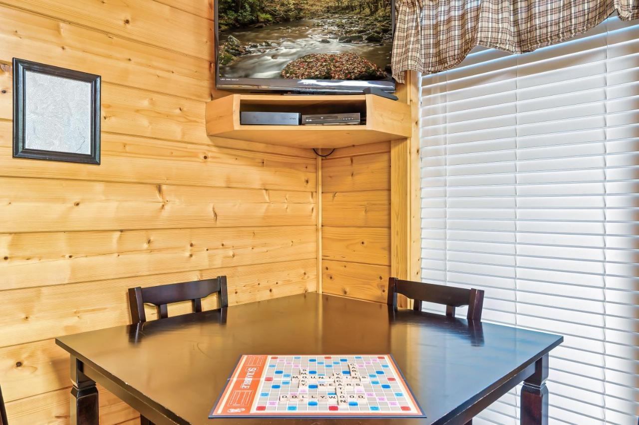 Cozy Log Cabin!! In Heart Of Pf & Close To The Smokies Pigeon Forge Kültér fotó