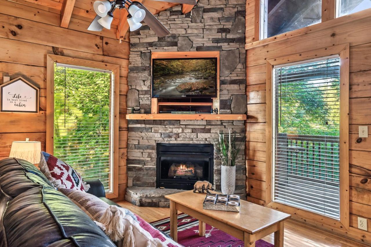 Cozy Log Cabin!! In Heart Of Pf & Close To The Smokies Pigeon Forge Kültér fotó